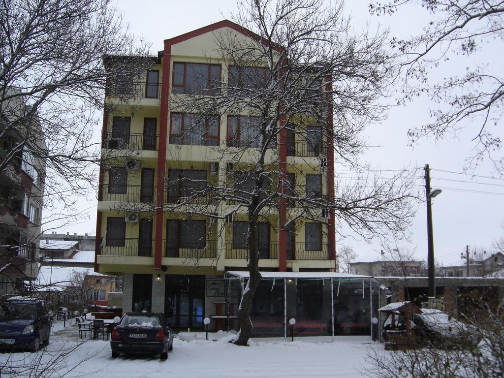 קברנה Central Park Family Hotel מראה חיצוני תמונה